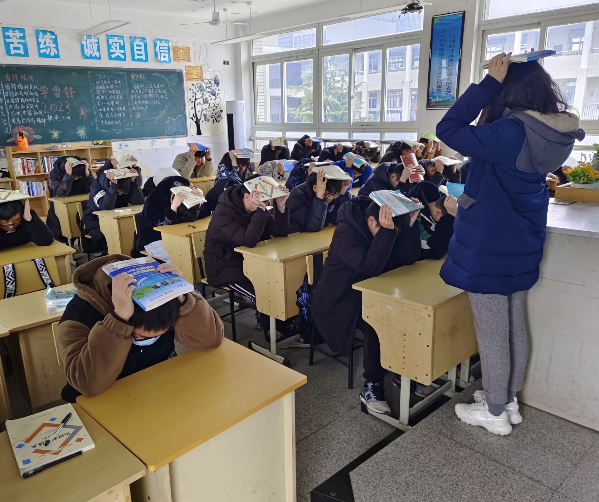 98d519bbb84147ed98f50bbc79b763c7.jpg 98d519bbb84147ed98f50bbc79b763c7.jpg