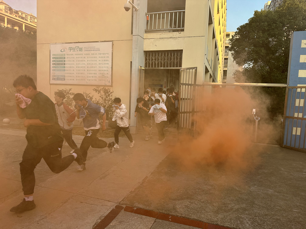 牢筑消防意识守紧安全底线职教高考部举办消防疏散演练活动