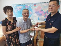 张中专党委走访慰问“光荣在党40年”老党员