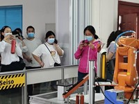 家校沟通共勉，携手共育新苗——我校举行2021、2022级学生家长会