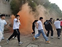 拉起心中的防火线——信息工程系组织师生消防演练