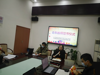 推开阅读这扇窗户 ——我校举行青年教师赠书仪式