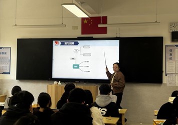 推门听课促常规 聚焦课堂提质量——我校持续推进行政＂推门听课＂活动