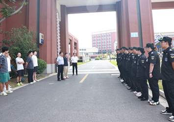 以练筑防 守护校园——我校举行最小应急单元防暴演练活动